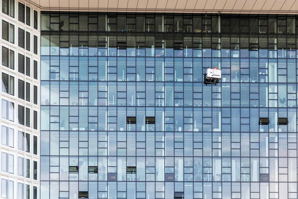 Ile kosztuje mycie okien forum – co wpływa na ceny usług w Polsce?