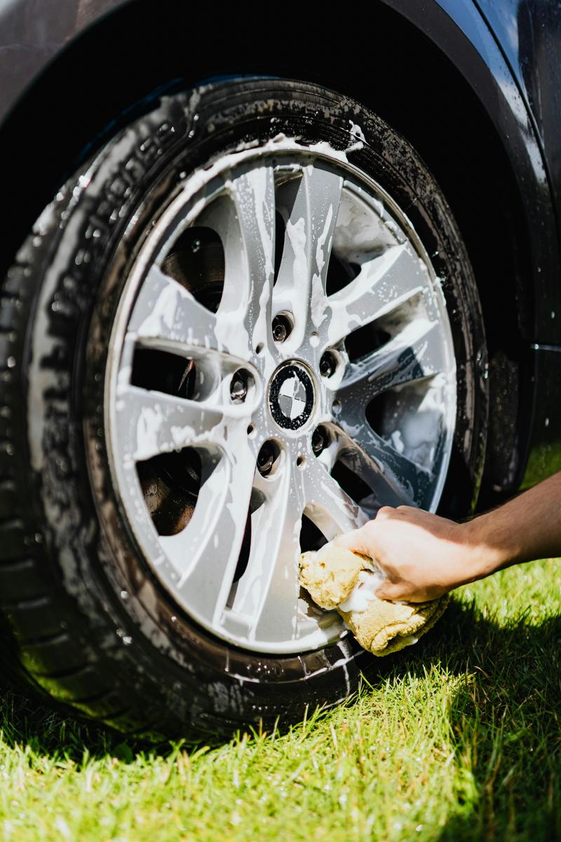 Czym umyć auto domowe sposoby – skuteczne metody na czystość samochodu