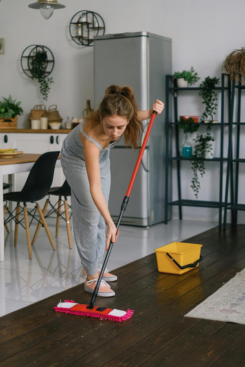 cleaning mops-46a4356c81c84e9fa6f9a6ec2d129fa8.jpg cleaning mops